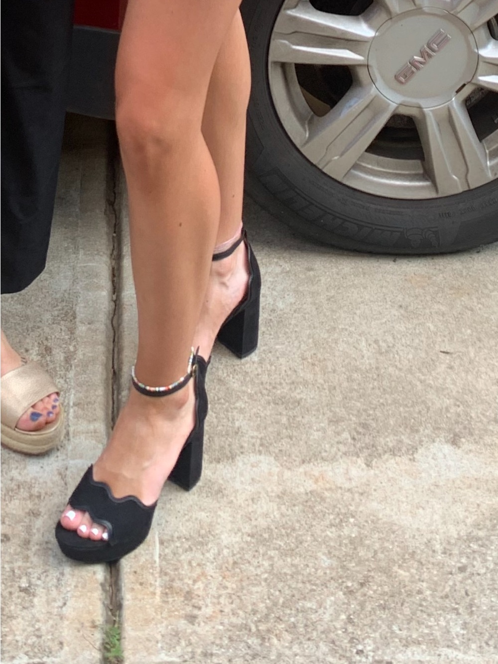 Kensie Black Scalloped Block Heel Ankle-Strap Sandals